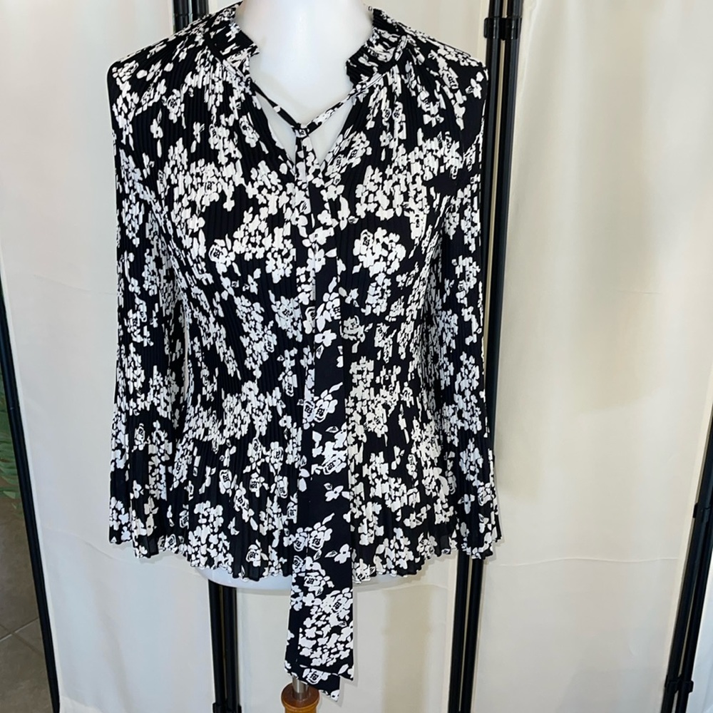 Dkny Bow Neck Tie Pleated Blouse Size Small